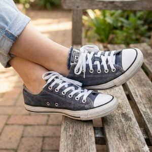 Converse Chuck Taylor All Star Low Top Sneakers Navy Blue Women’s Size 7